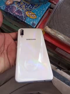 Samsung galaxy A50 6. . . . . . 128. . 0