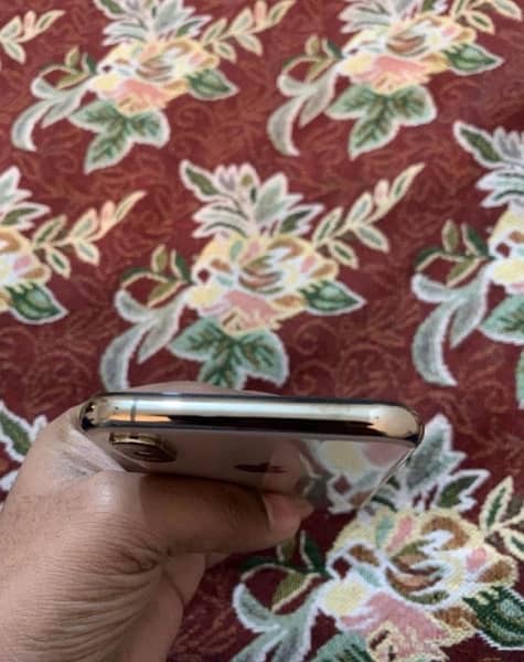 IPHONE XS Gold Colour WaterPaik 256GB 4