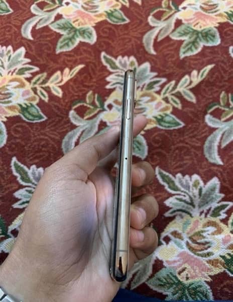 IPHONE XS Gold Colour WaterPaik 256GB 5
