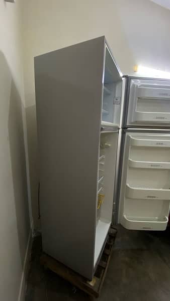 dawlance fridge perfect working 1