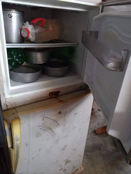 frige for  sale . 3