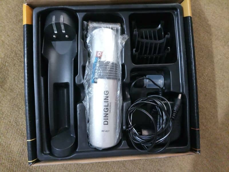 Shaver and Hair Trimmer (Dingling RF-607) 9