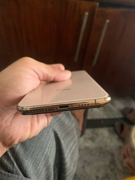 iphone xs max 4