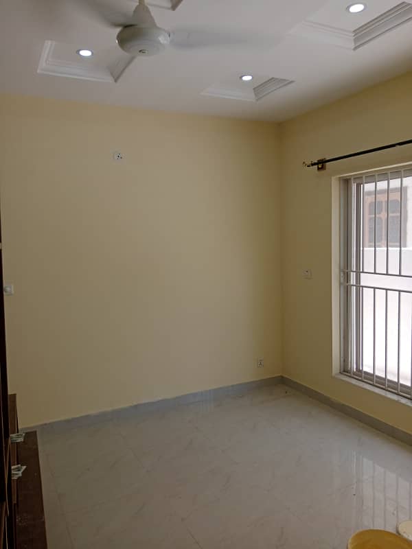 1 Kanal Lower (Basement) portion available for rent 3