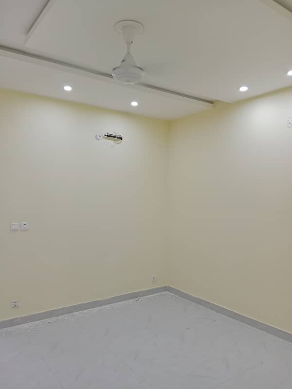 1 Kanal Lower (Basement) portion available for rent 4