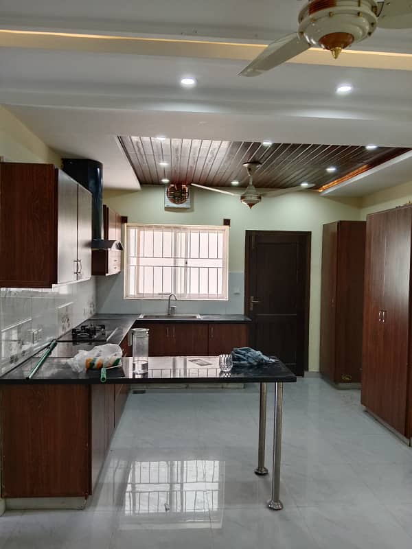 1 Kanal Lower (Basement) portion available for rent 5