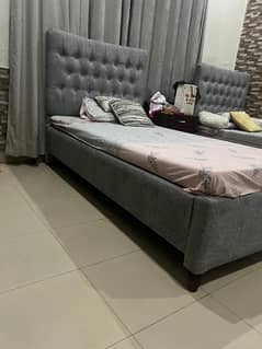 bed / 2 single Wooden beds / single bed