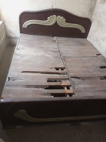 wooden bed 0