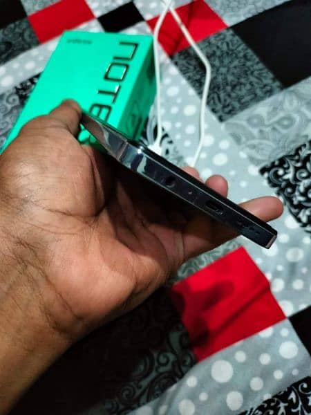 Infinix Note 40 / ( 16gb/256 )  10/10 4