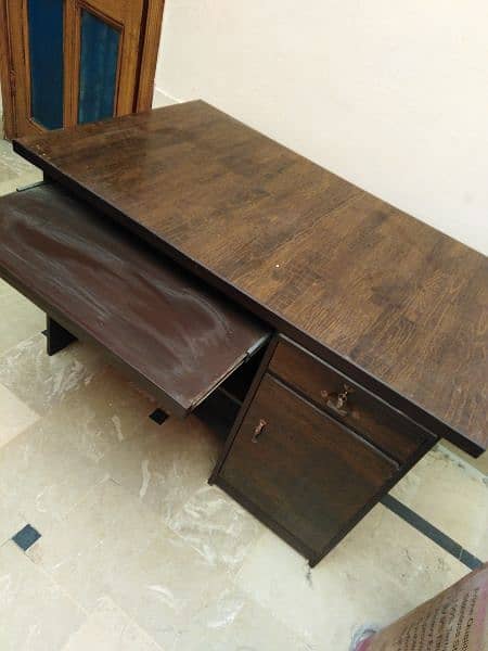 Table for computer and office use 1