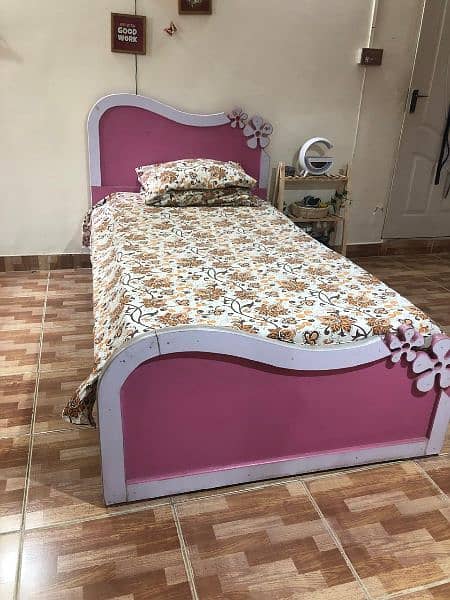 Single bed without mattress 1