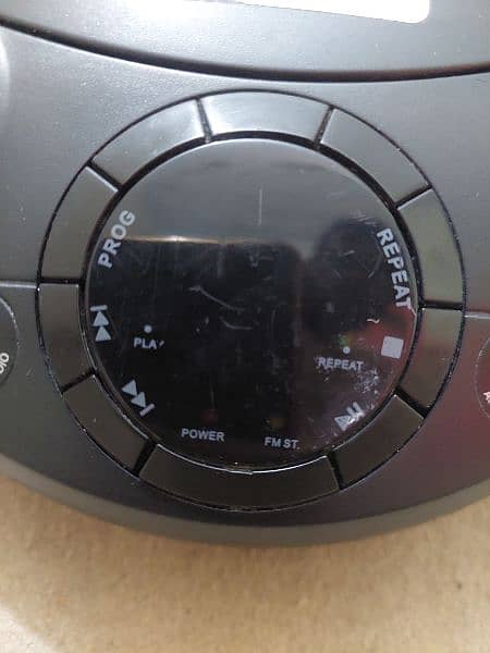 Radio-CD Player (Aux, Speaker) 7