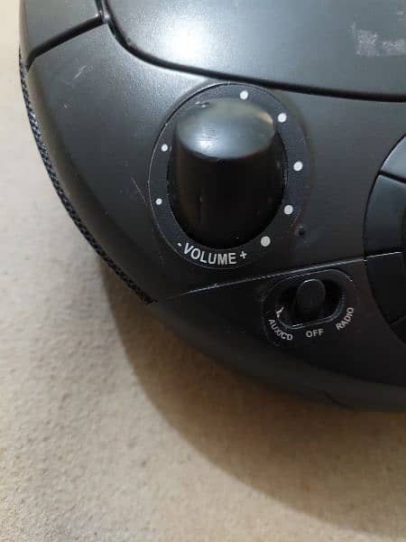 Radio-CD Player (Aux, Speaker) 8