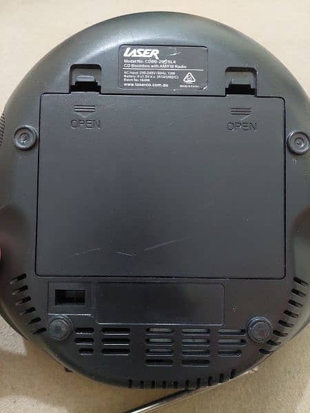 Radio-CD Player (Aux, Speaker) 10