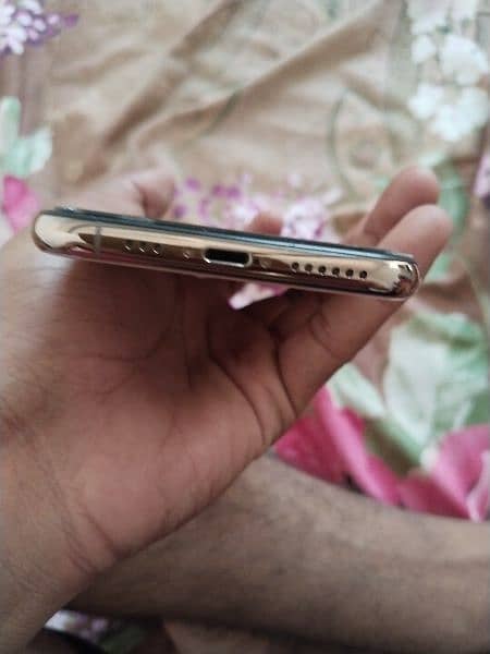 iphone xs 64gb 9by10 condition 3