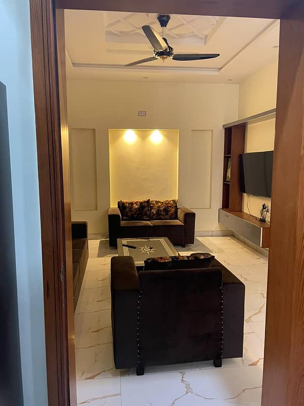 10 MARLA UPER PORTION AVAILABLE FOR RENT LDA AVENUE 1 LAHORE 19