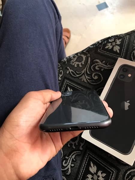 iphone 11 92 health with box 10by10 water pack urgent sale 5