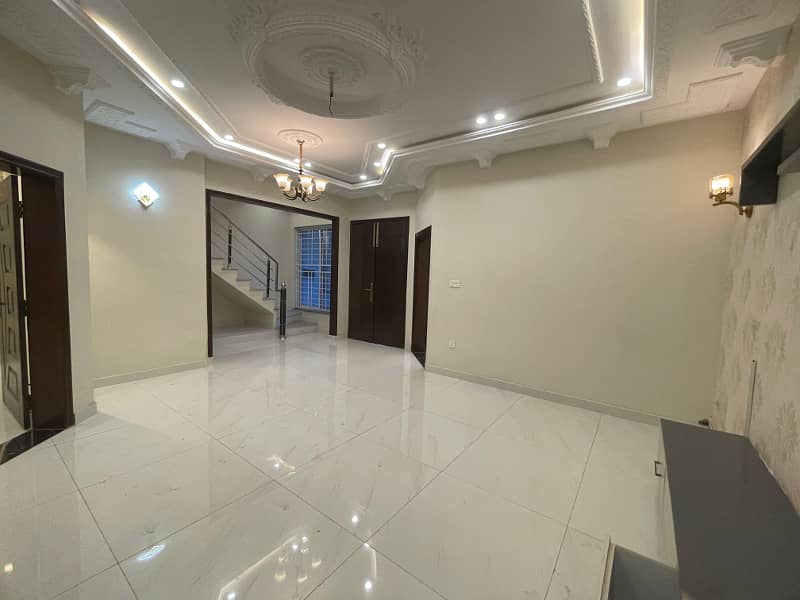 5 Mrla Designer House For sale in Multan Buch Executive Villas Urgent 4