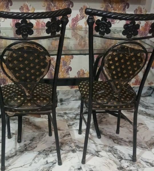 Large dinning table with 6 set of chairs . 3