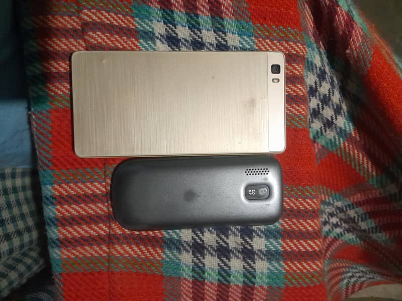 Huawei P8 Lite and Nokia Asha 202 ( Touch and Type ) 8