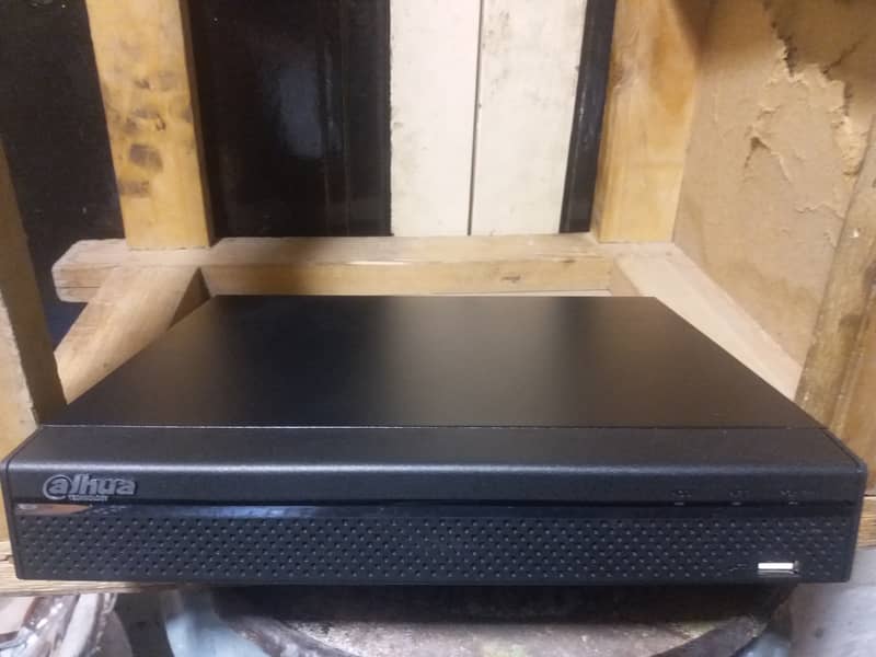 Adhua NVR 8 Channel with 1TB Hard Disk 2