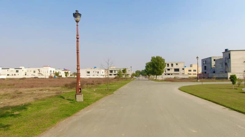 Exclusive Opportunity: 1 Kanal Plot in Golf Estate 2, Lake City Sector M 4 Finest Neighborhood 20