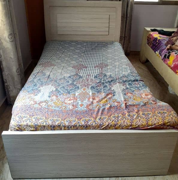 Single Bed 0