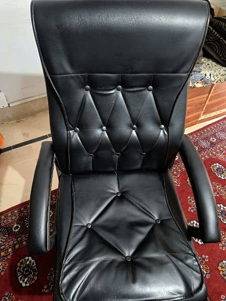 executive office chair for sale like brand new 2