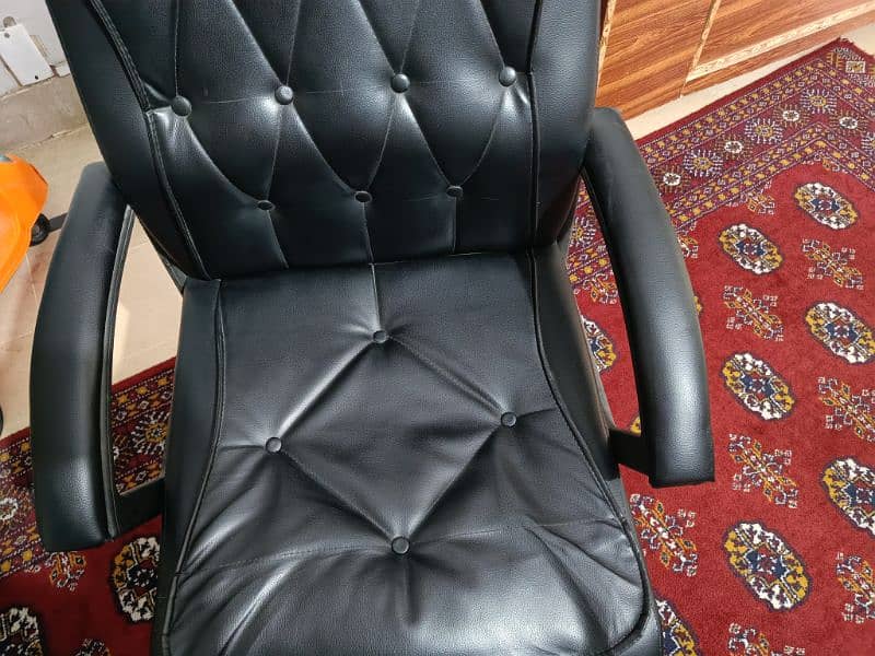 executive office chair for sale like brand new 3