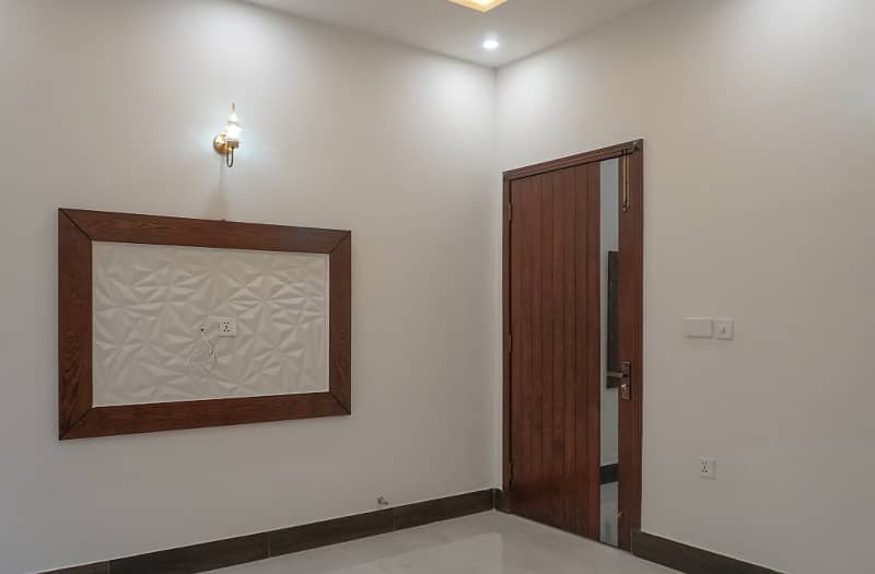 10 Marla New House For SALE In Faisal Town Hot Location 15
