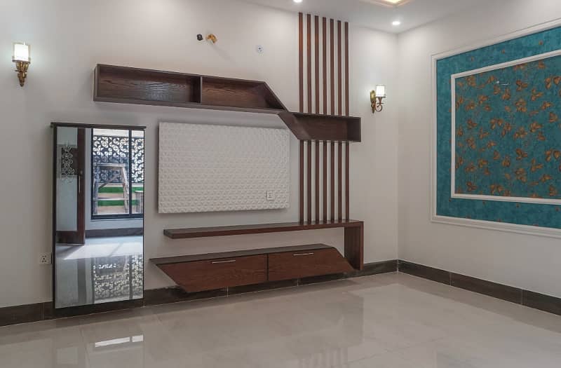 10 Marla New House For SALE In Faisal Town Hot Location 25