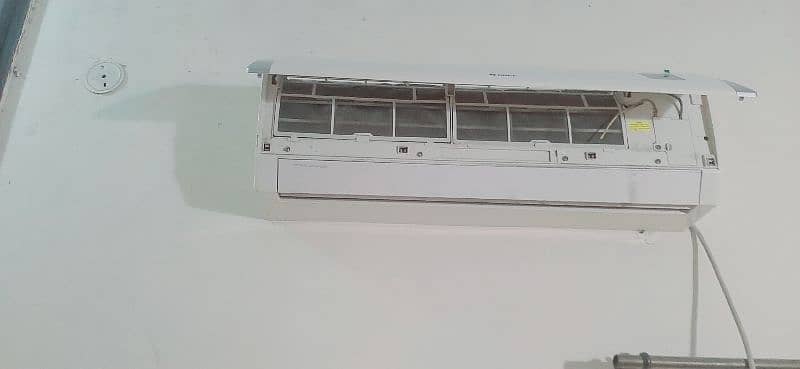 GREE SPLIT AC 1.5 TON WHITE COLOUR 1