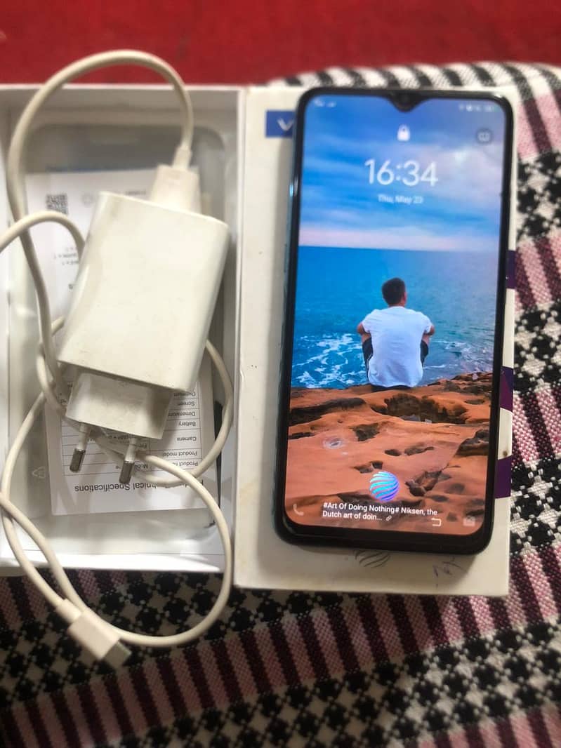 vivo s1 with box charger oringal hai 2