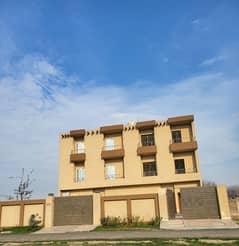 10 MARLA VILLA 6 BED FOR SALE NEAR TO LAHORE UNIVERSITY