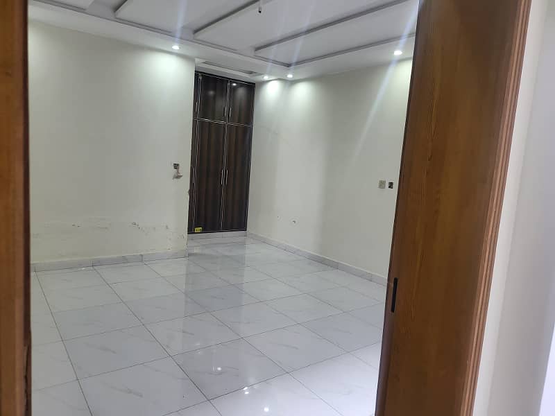 10 MARLA VILLA 6 BED FOR SALE NEAR TO LAHORE UNIVERSITY 20