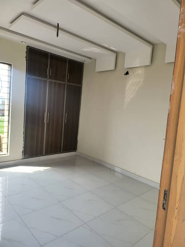 10 MARLA VILLA 6 BED FOR SALE NEAR TO LAHORE UNIVERSITY 22