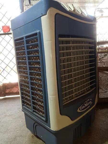 DC 12 Volt Cooler. Can run on Supply also 1