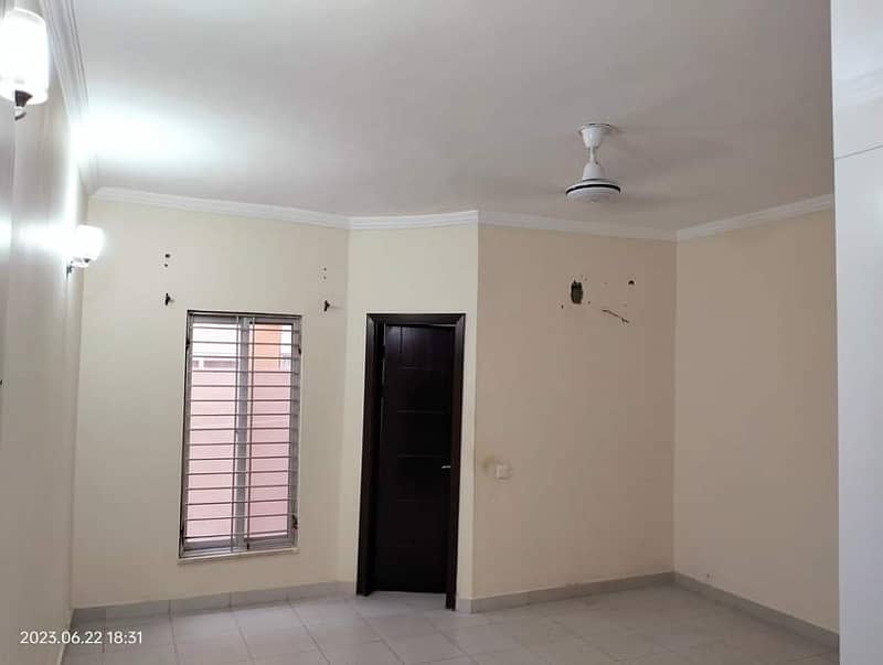 Bahria Town Karachi 200 Sq yards Villa Availble For Rent 03444434456 22