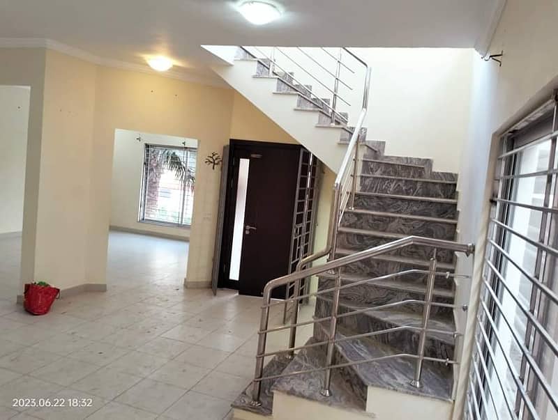 Bahria Town Karachi 200 Sq yards Villa Availble For Rent 03444434456 25