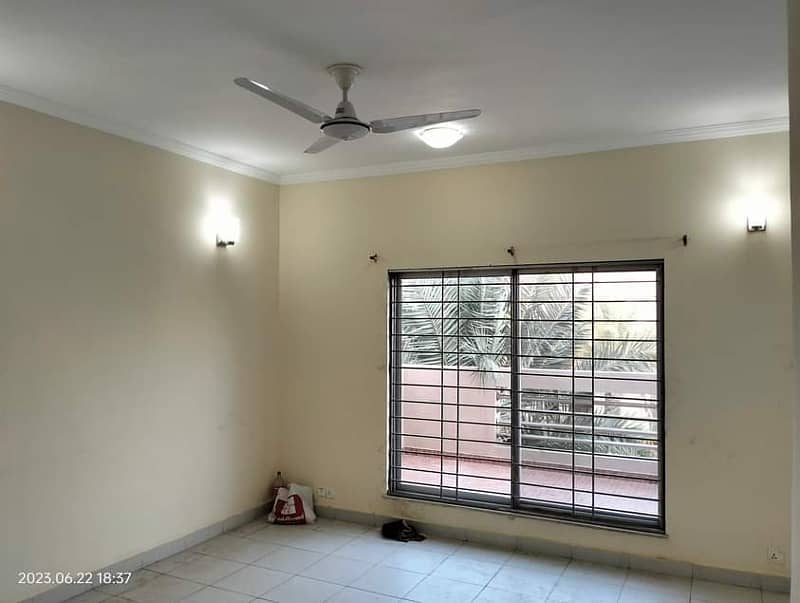 Bahria Town Karachi 200 Sq yards Villa Availble For Rent 03444434456 27