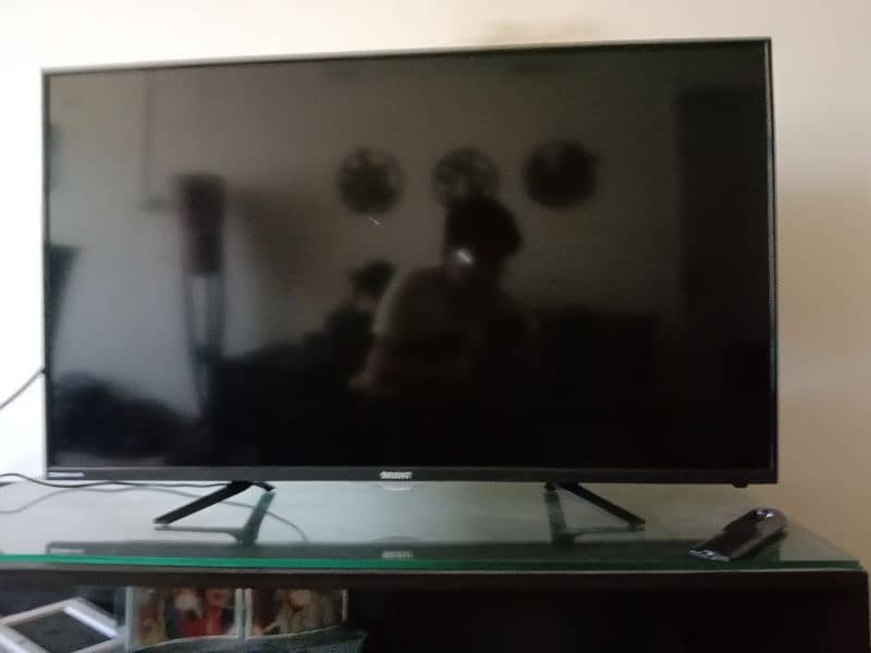 orient led tv in very good condition with a box full hd print 5
