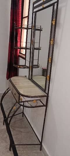 Iron dressing table