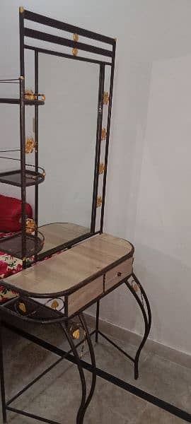 Iron dressing table 2