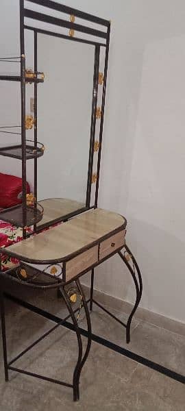 Iron dressing table 3