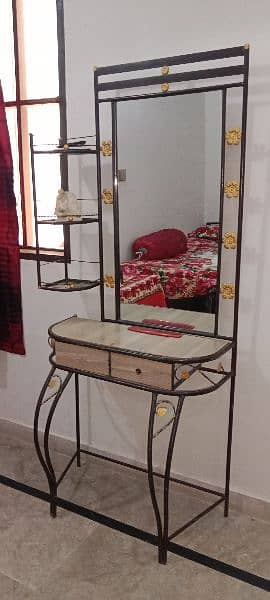 Iron dressing table 4