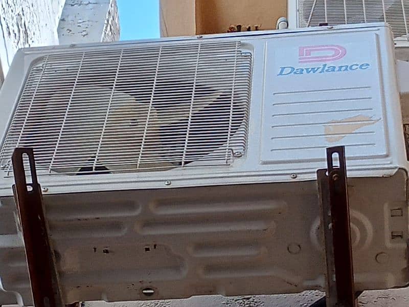 selling 1.5 ton Dawlance AC (03335455162) 1