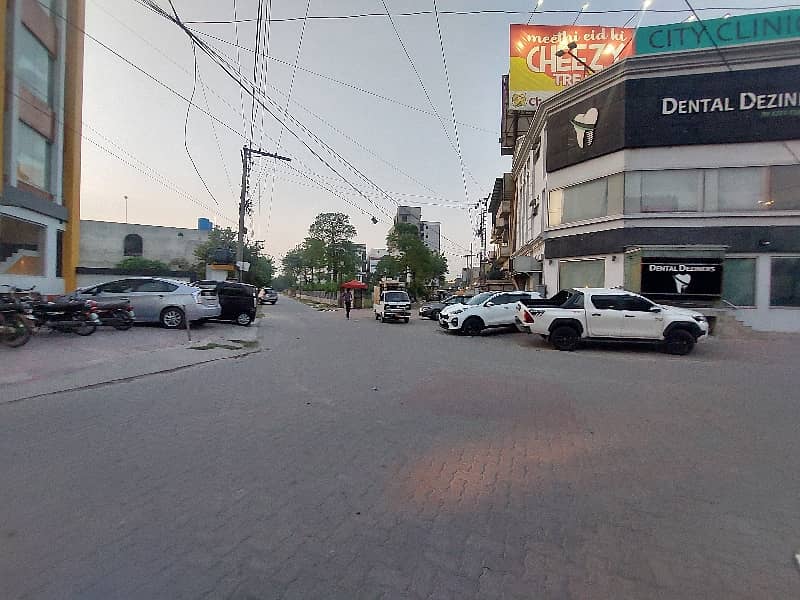 5 Marla Double-Storey Commercial Building Main Boulevard Ready To Shift And Start The Work 6