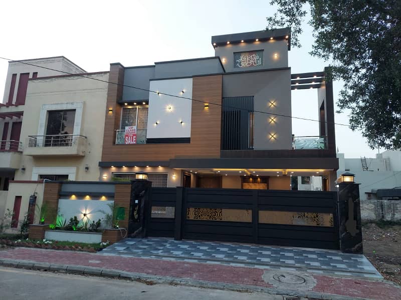 10 Marla Luxury House For Sale In Sector C, Bahria Town, Lahore 1