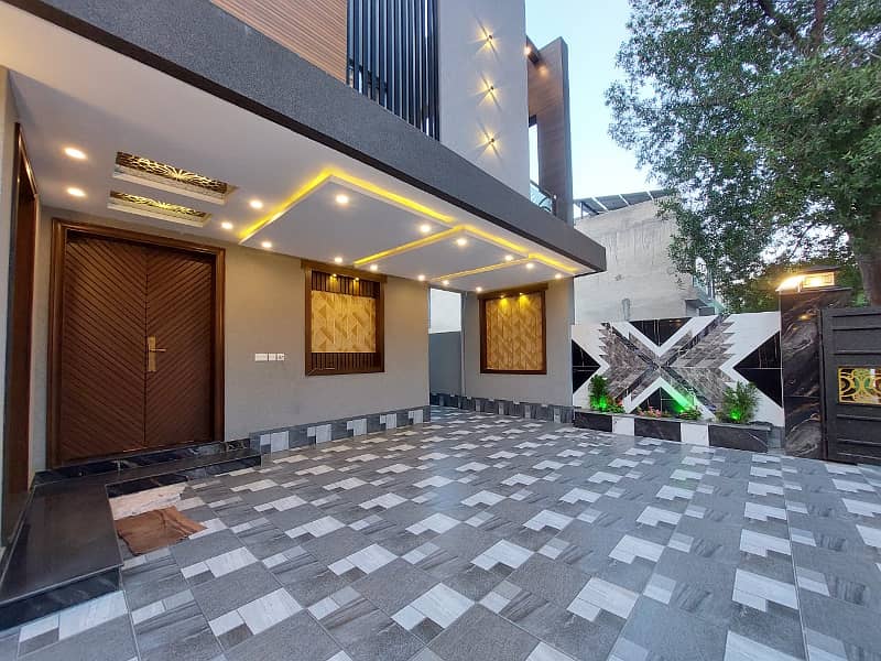 10 Marla Luxury House For Sale In Sector C, Bahria Town, Lahore 5