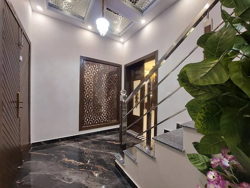 10 Marla Luxury House For Sale In Sector C, Bahria Town, Lahore 13